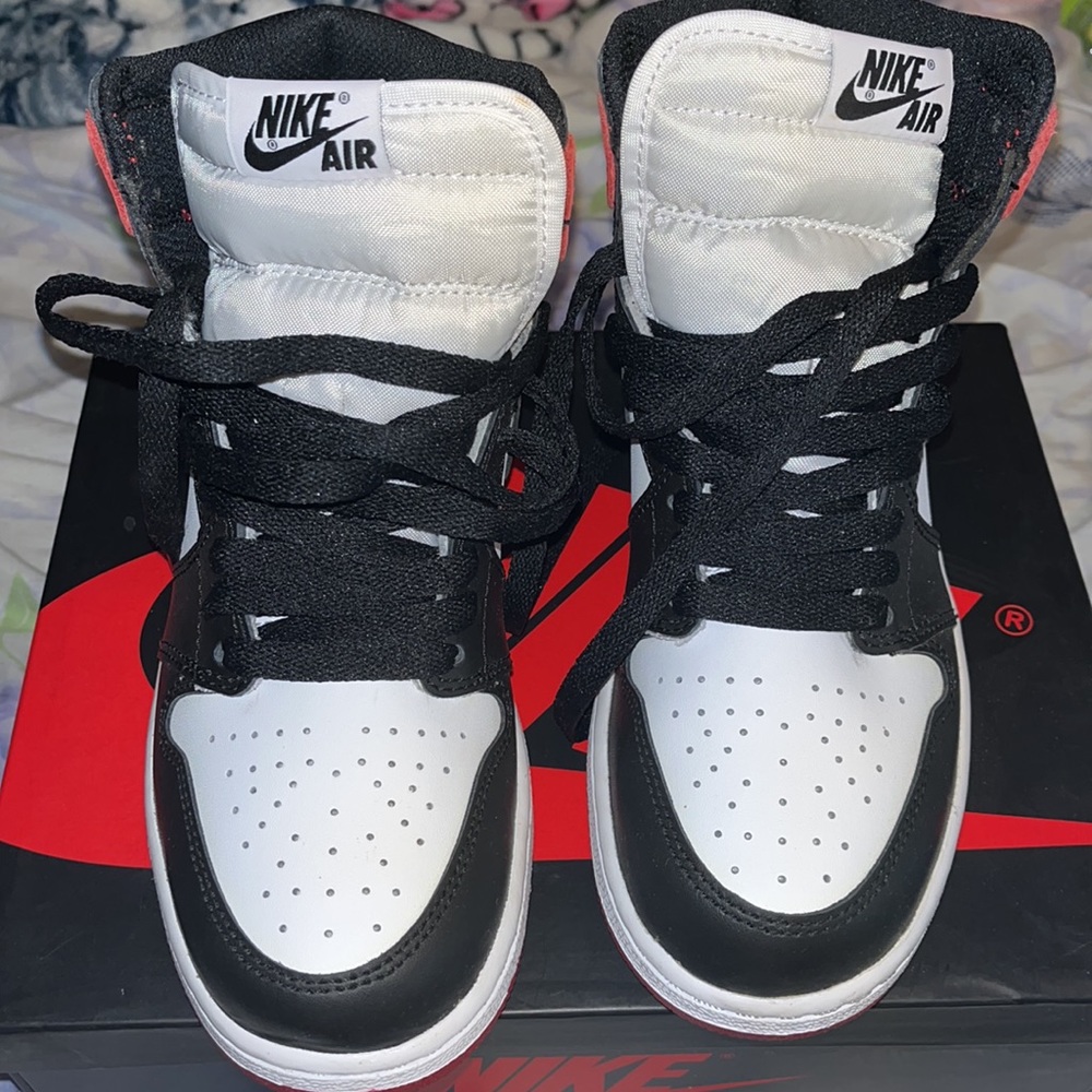 Air Jordan 1 Retro High - Kids size 5 - Red/black/white - Picture 2 of 6